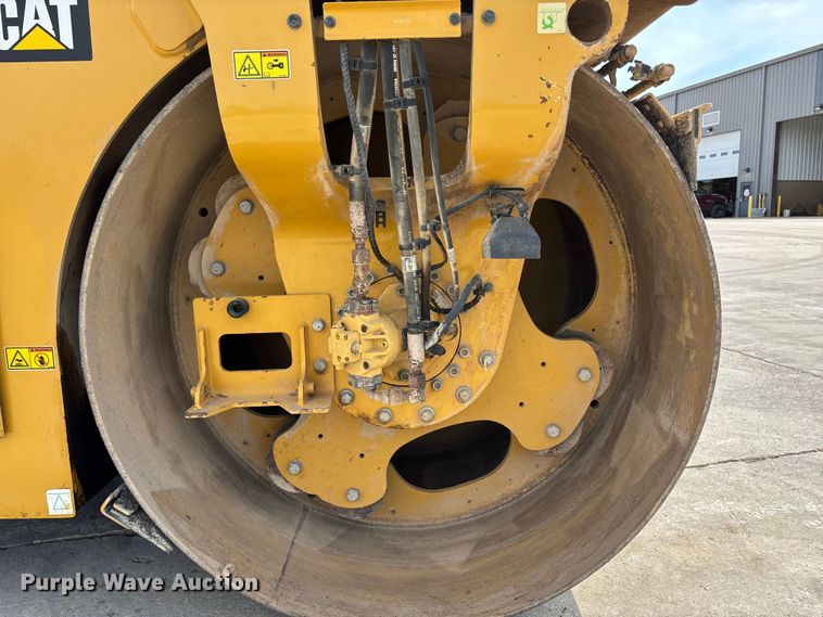 image for item EN5590 2019 Caterpillar CB13 double drum vibratory roller