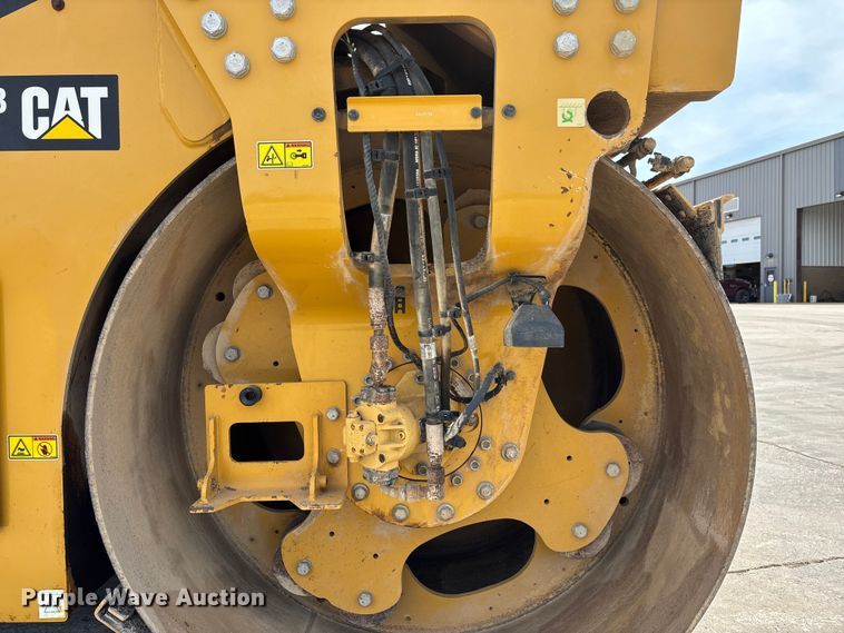 image for item EN5590 2019 Caterpillar CB13 double drum vibratory roller