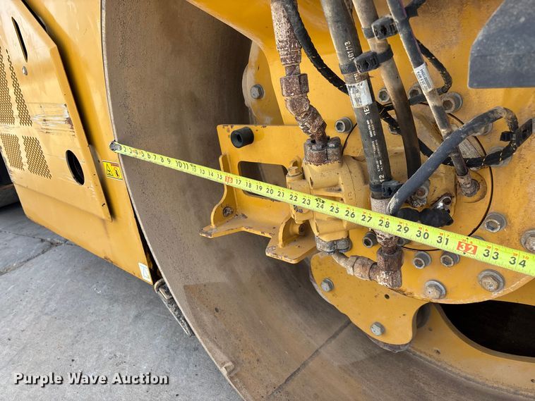 image for item EN5590 2019 Caterpillar CB13 double drum vibratory roller