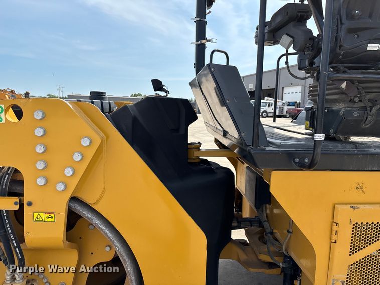 image for item EN5590 2019 Caterpillar CB13 double drum vibratory roller