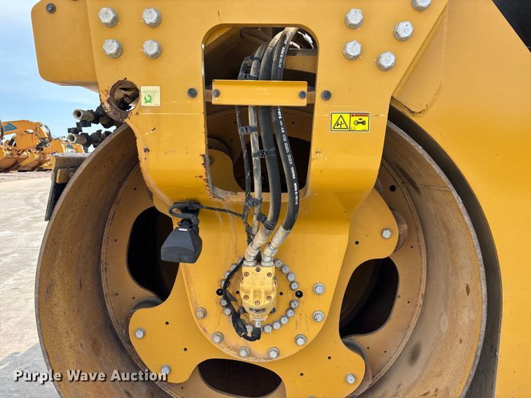image for item EN5590 2019 Caterpillar CB13 double drum vibratory roller