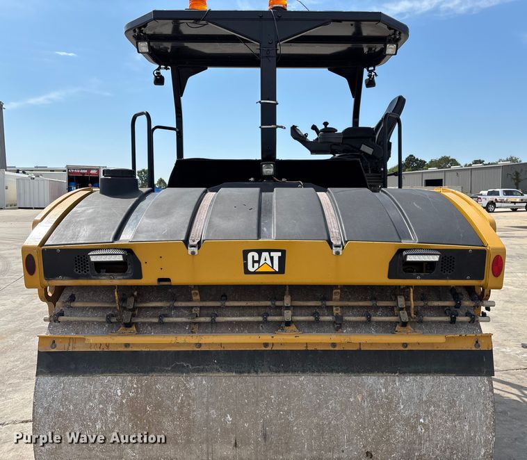 image for item EN5590 2019 Caterpillar CB13 double drum vibratory roller