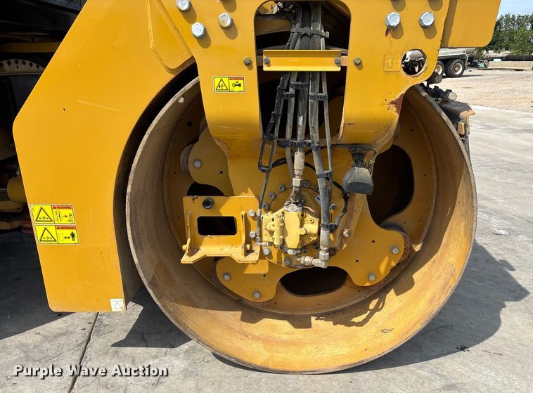 image for item EN5590 2019 Caterpillar CB13 double drum vibratory roller