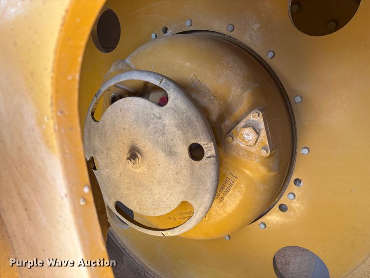 image for item EN5590 2019 Caterpillar CB13 double drum vibratory roller
