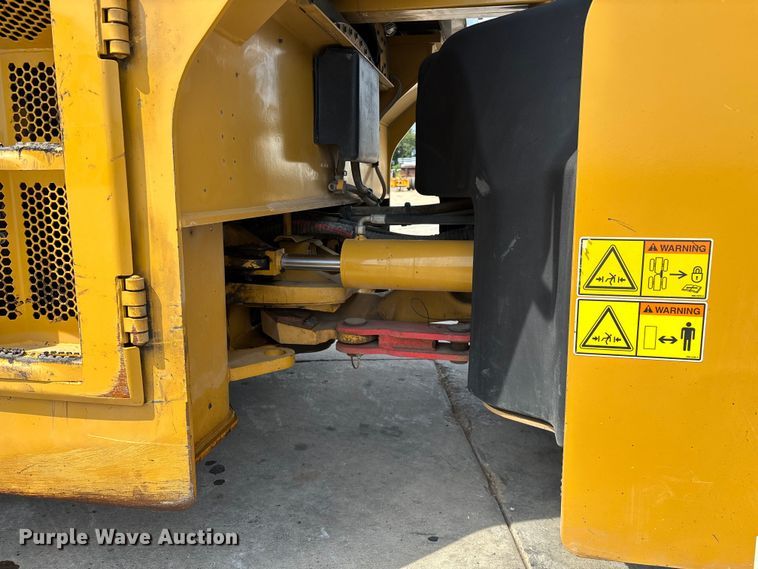 image for item EN5590 2019 Caterpillar CB13 double drum vibratory roller