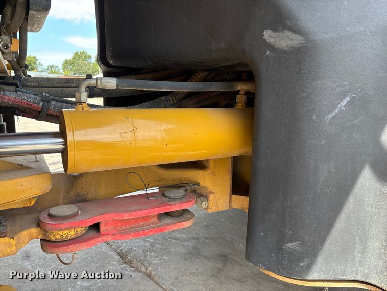 image for item EN5590 2019 Caterpillar CB13 double drum vibratory roller