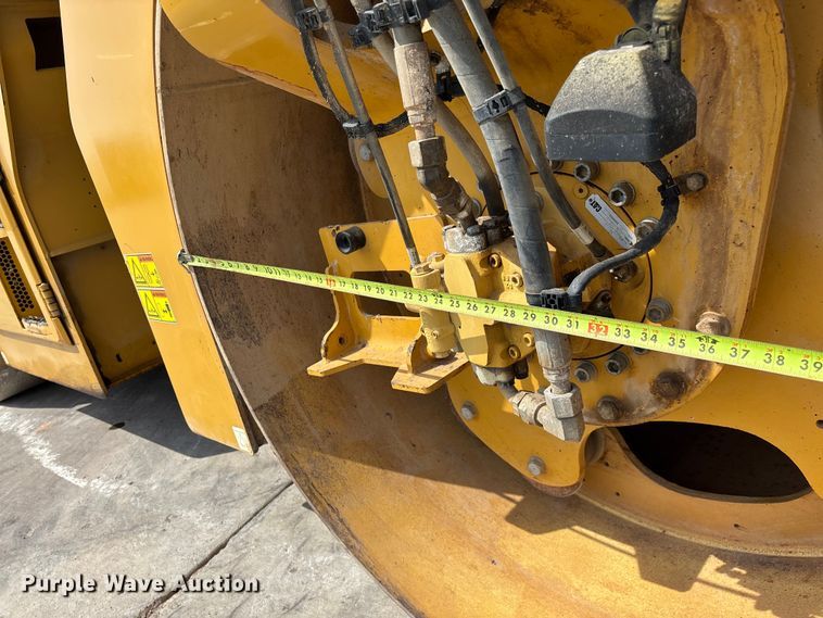 image for item EN5590 2019 Caterpillar CB13 double drum vibratory roller