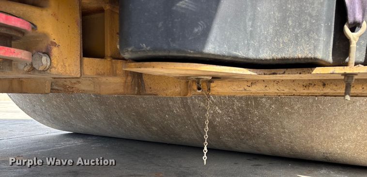 image for item EN5590 2019 Caterpillar CB13 double drum vibratory roller