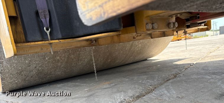 image for item EN5590 2019 Caterpillar CB13 double drum vibratory roller