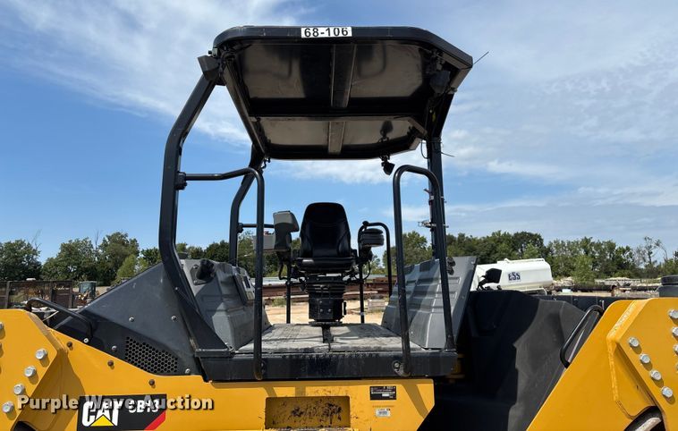 image for item EN5590 2019 Caterpillar CB13 double drum vibratory roller