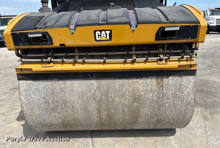 image for item EN5590 2019 Caterpillar CB13 double drum vibratory roller