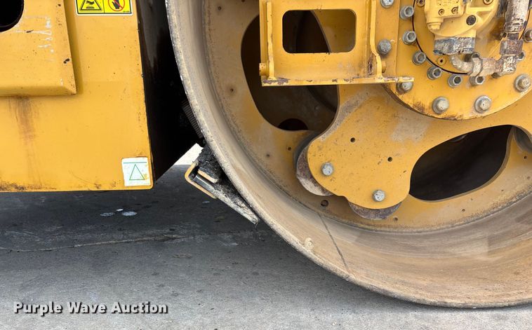 image for item EN5590 2019 Caterpillar CB13 double drum vibratory roller
