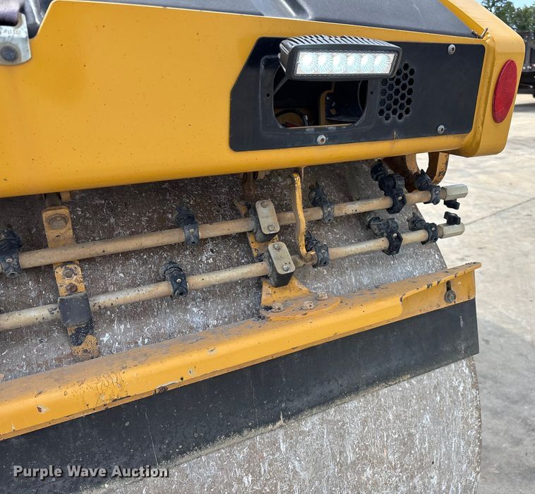 image for item EN5590 2019 Caterpillar CB13 double drum vibratory roller