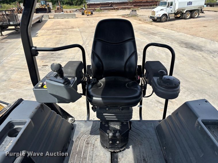 image for item EN5590 2019 Caterpillar CB13 double drum vibratory roller