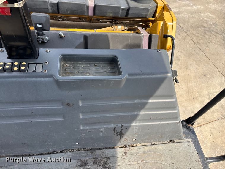 image for item EN5590 2019 Caterpillar CB13 double drum vibratory roller