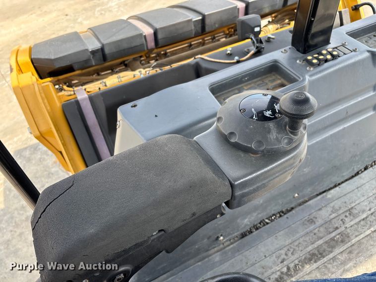 image for item EN5590 2019 Caterpillar CB13 double drum vibratory roller