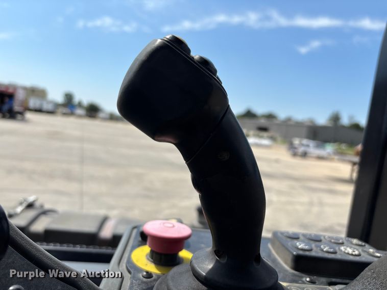 image for item EN5590 2019 Caterpillar CB13 double drum vibratory roller