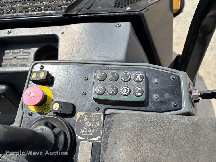 image for item EN5590 2019 Caterpillar CB13 double drum vibratory roller