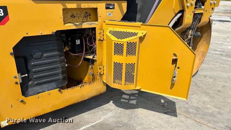 image for item EN5590 2019 Caterpillar CB13 double drum vibratory roller