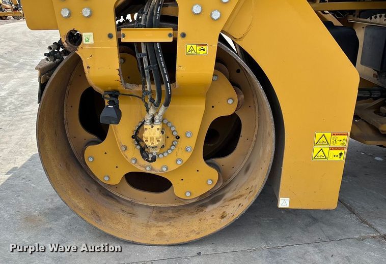 image for item EN5590 2019 Caterpillar CB13 double drum vibratory roller