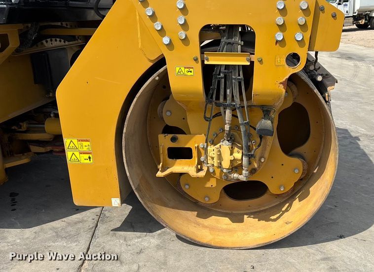 image for item EN5590 2019 Caterpillar CB13 double drum vibratory roller
