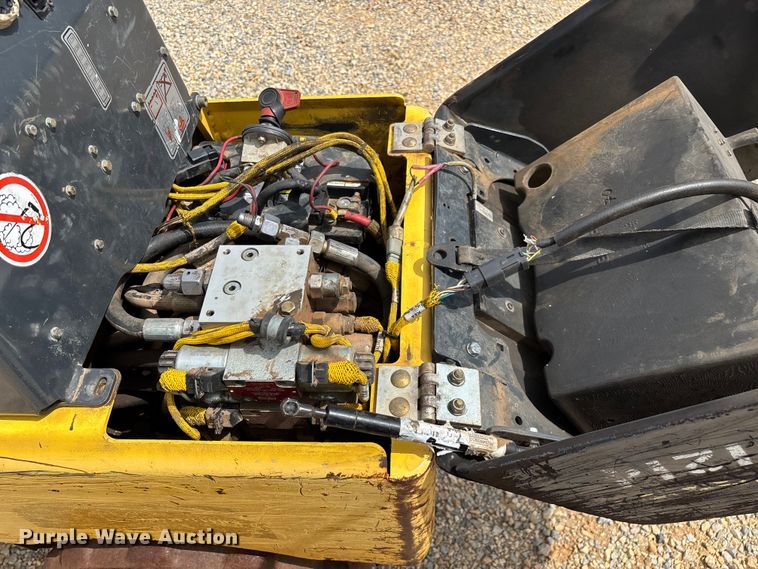 image for item EN5592 2012 Bomag BMP 8500 trench compactor