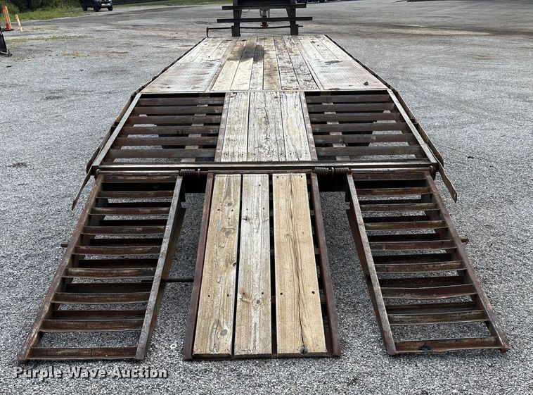 image for item EN5615 2004 Elite equipment trailer