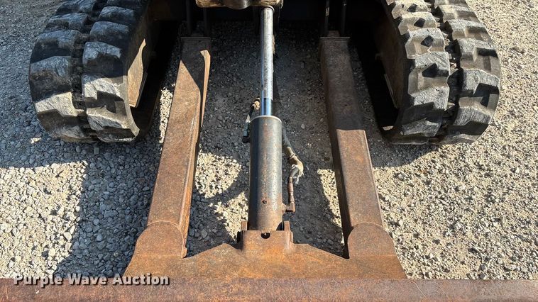 image for item EN5711 2001 Bobcat 331D  mini excavator