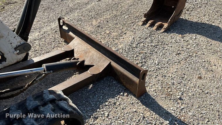 image for item EN5711 2001 Bobcat 331D  mini excavator