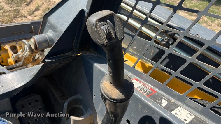 image for item EN5712 2012 John Deere 326D skid steer loader