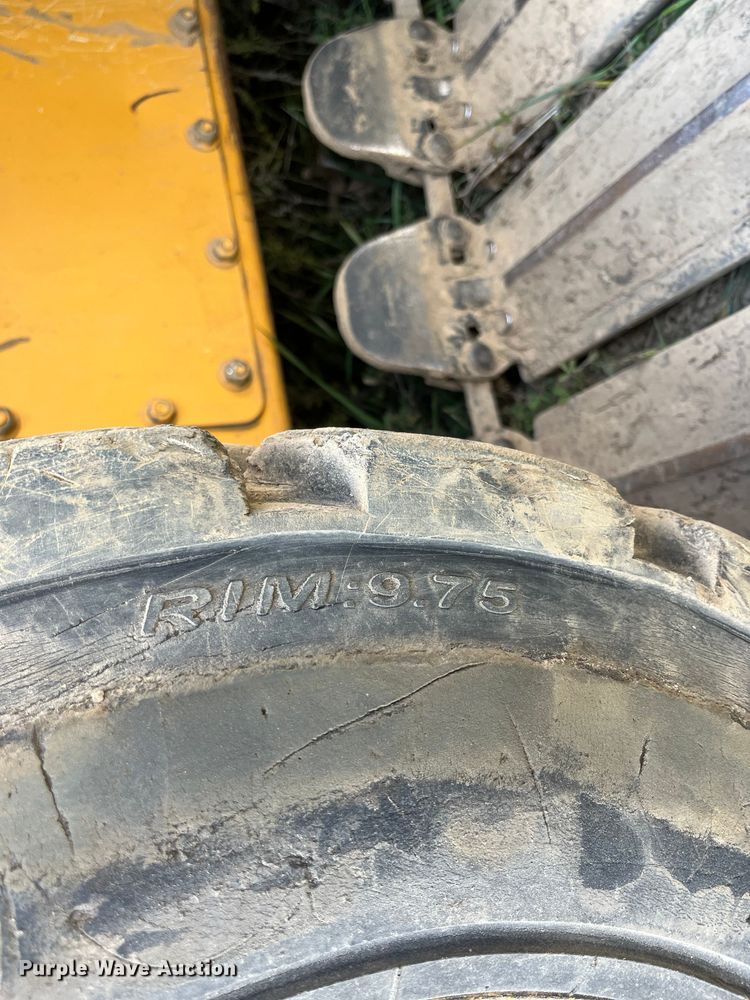 image for item EN5712 2012 John Deere 326D skid steer loader