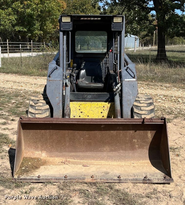MINI CARGADOR SOBRE RUEDAS 2000 NEW HOLLAND LS180