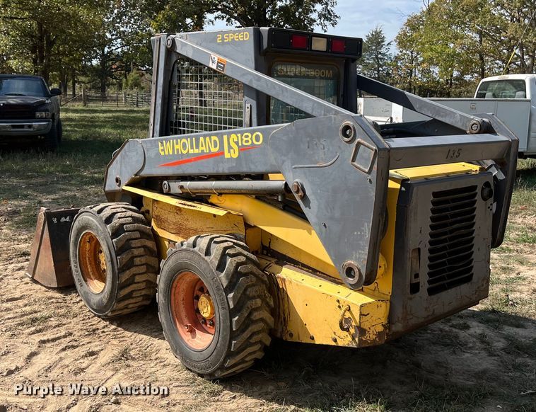 image for item EN5713 2000 New Holland LS180 skid steer loader