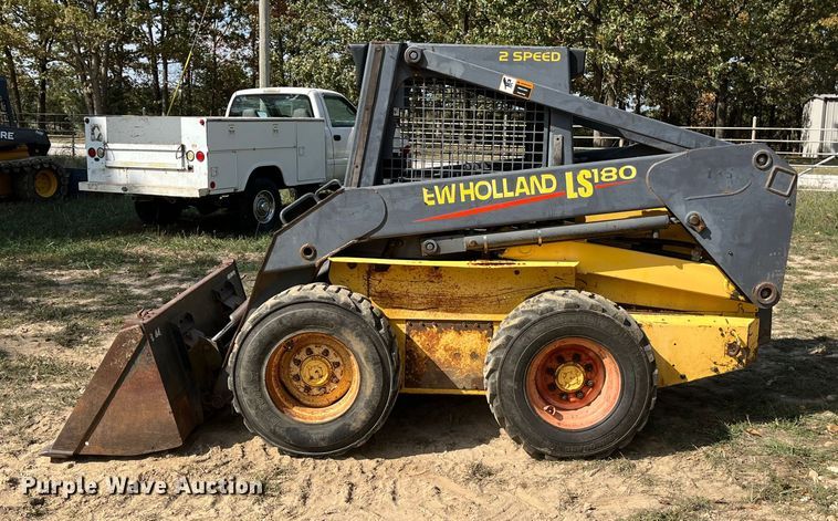 image for item EN5713 2000 New Holland LS180 skid steer loader