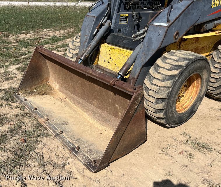 image for item EN5713 2000 New Holland LS180 skid steer loader