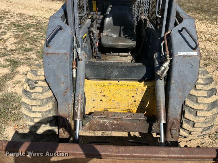 image for item EN5713 2000 New Holland LS180 skid steer loader