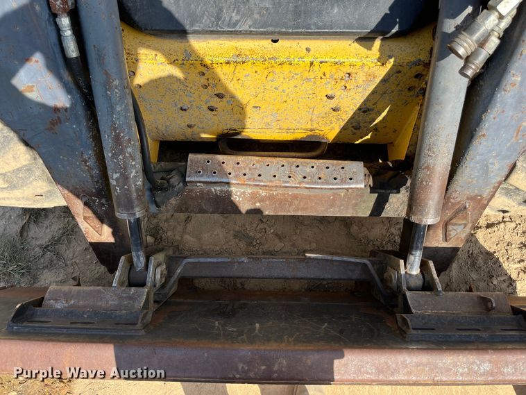 image for item EN5713 2000 New Holland LS180 skid steer loader