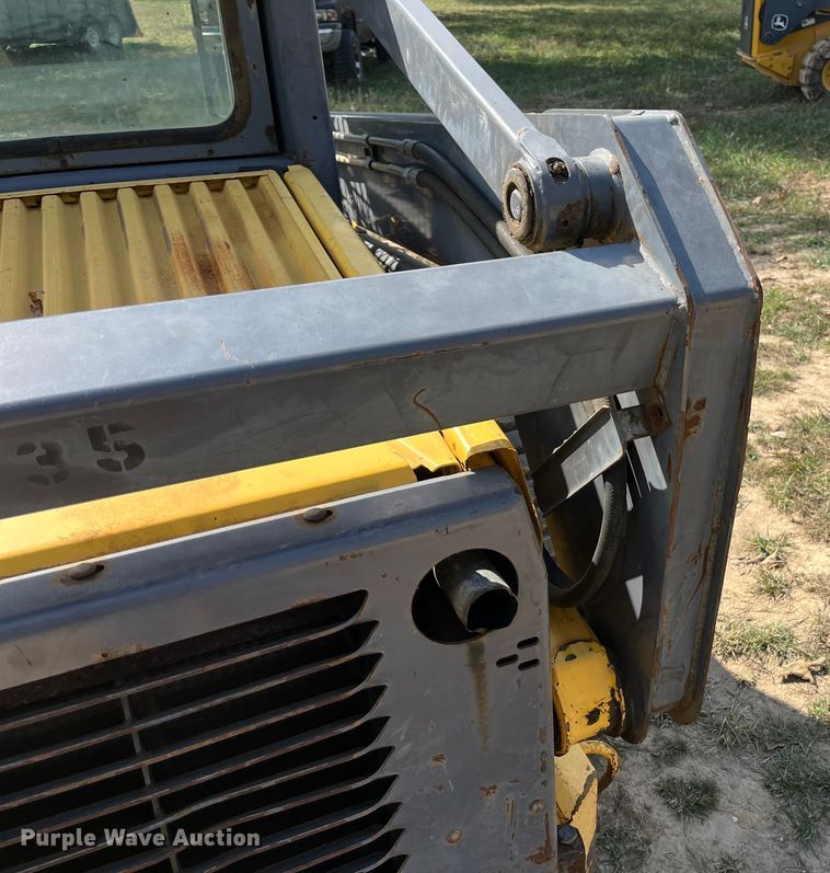 image for item EN5713 2000 New Holland LS180 skid steer loader