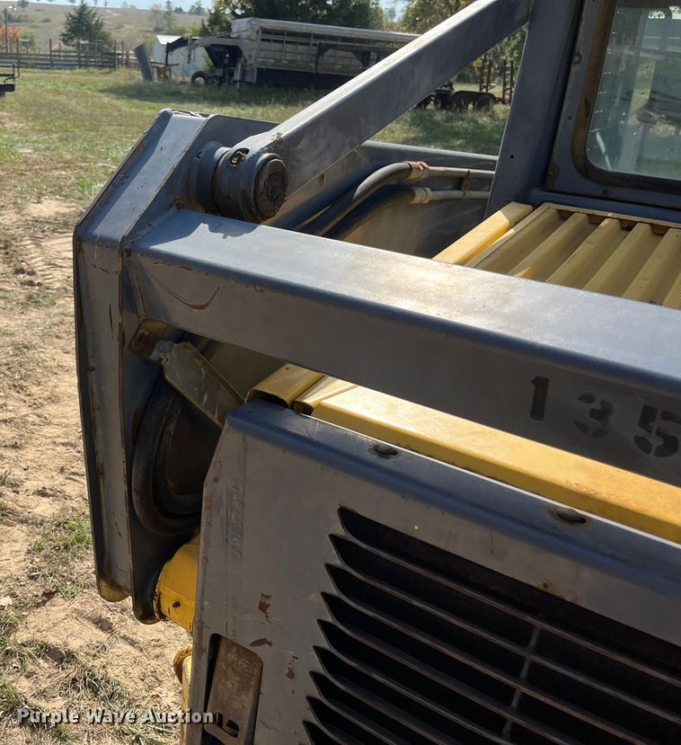 image for item EN5713 2000 New Holland LS180 skid steer loader