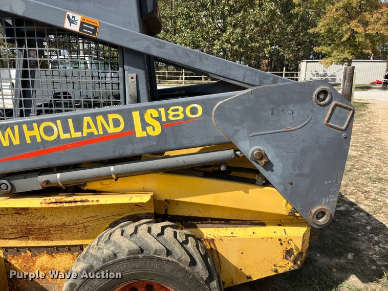 image for item EN5713 2000 New Holland LS180 skid steer loader