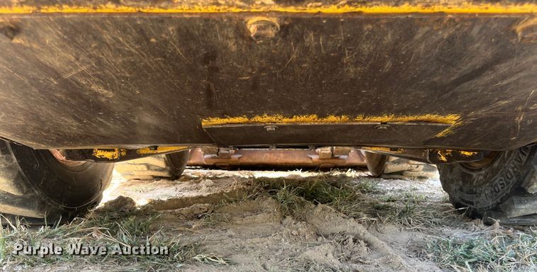 image for item EN5713 2000 New Holland LS180 skid steer loader