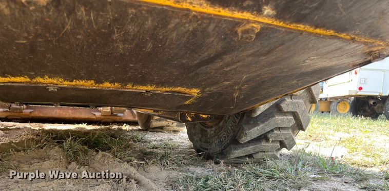 image for item EN5713 2000 New Holland LS180 skid steer loader