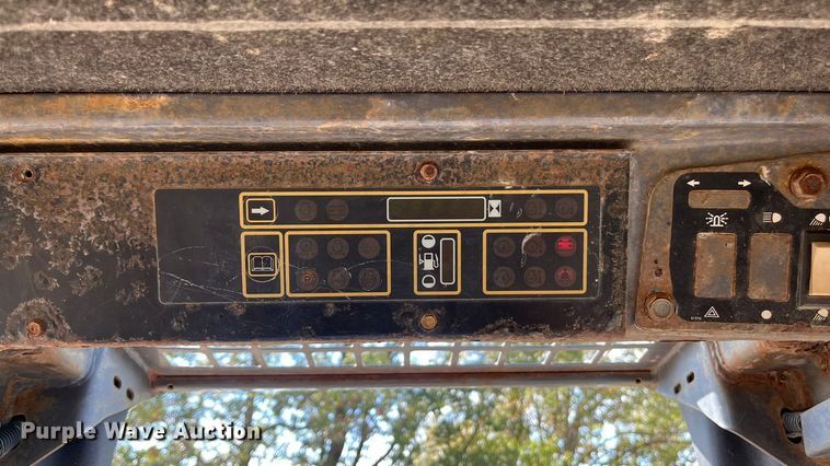 image for item EN5713 2000 New Holland LS180 skid steer loader