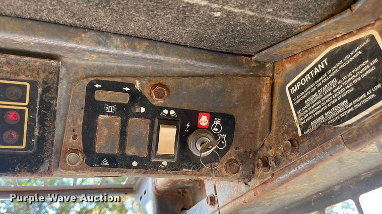 image for item EN5713 2000 New Holland LS180 skid steer loader