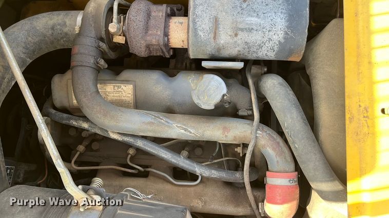 image for item EN5713 2000 New Holland LS180 skid steer loader