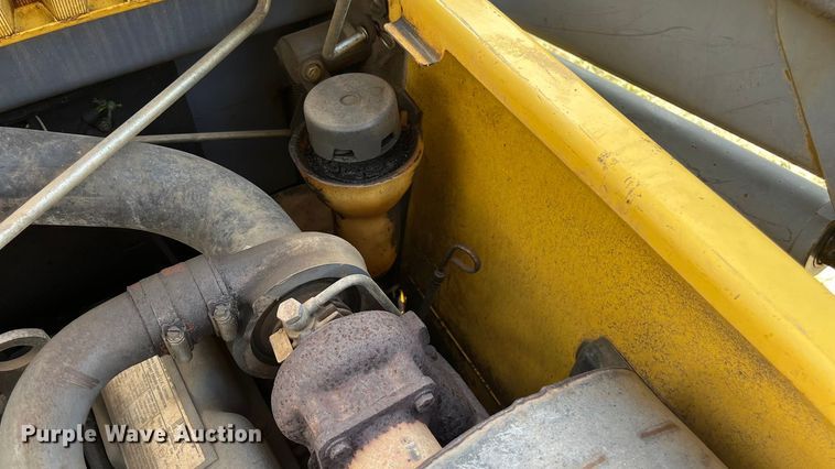 image for item EN5713 2000 New Holland LS180 skid steer loader