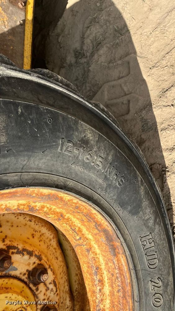 image for item EN5713 2000 New Holland LS180 skid steer loader