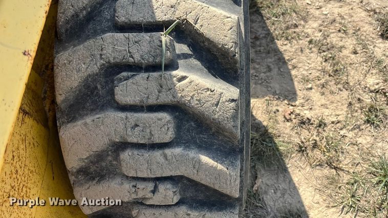 image for item EN5713 2000 New Holland LS180 skid steer loader