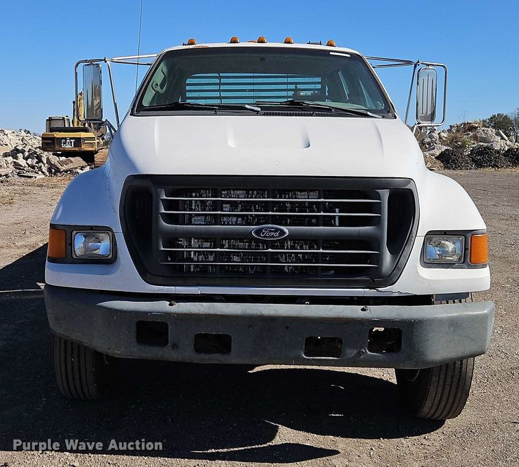 image for item EO4721 2000 Ford F650 flatbed truck