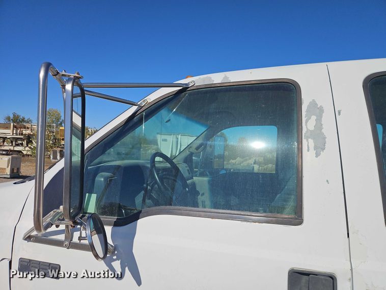 image for item EO4721 2000 Ford F650 flatbed truck